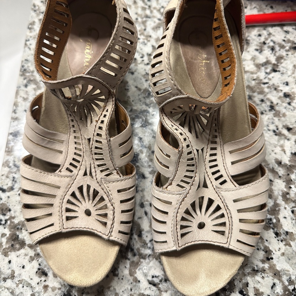 Women’s  shoes